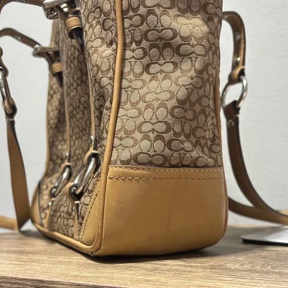 Coach Signature Gallery Tote F11526 - Picture 13 of 13